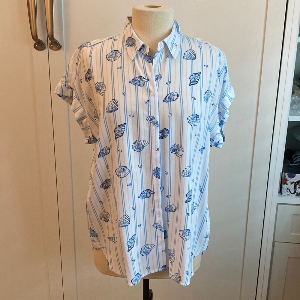 Jane + Delancey beach inspired button down hi-low shirt